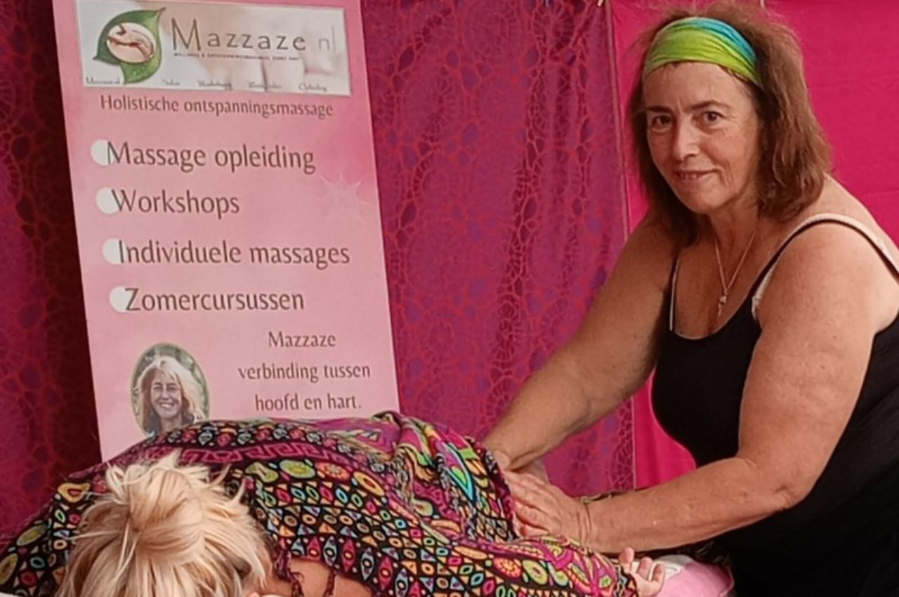 Van hoofd naar lijf de kracht van massage en aanraking.